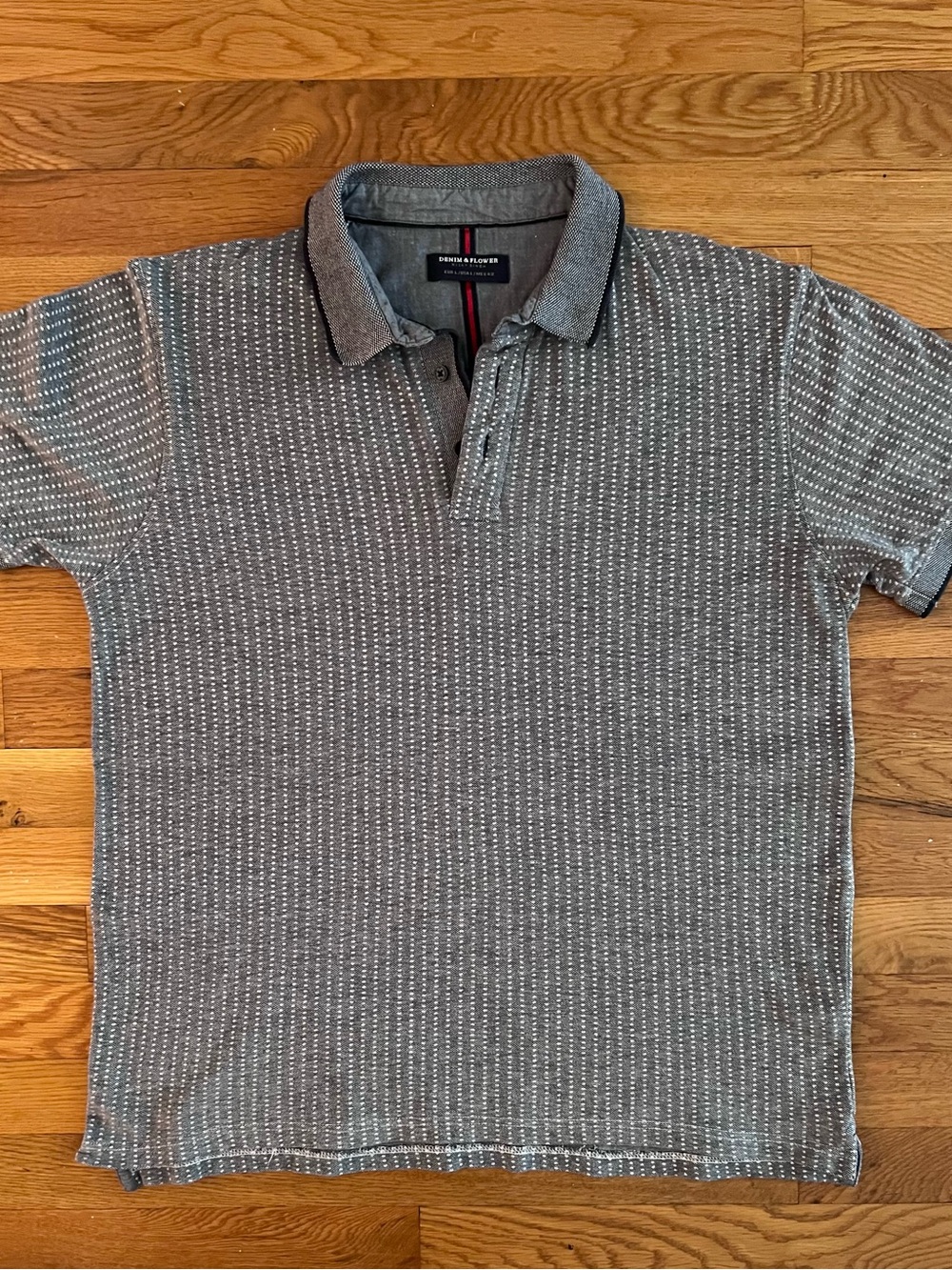 Denim & Flower Gray Patterned Short Sleeve Polo Shirt (L) EUC